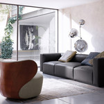 Sessel BAO. Design: EOOS. Sofa + Tisch MASON. Design: Wolfgang C. R. Mezger.